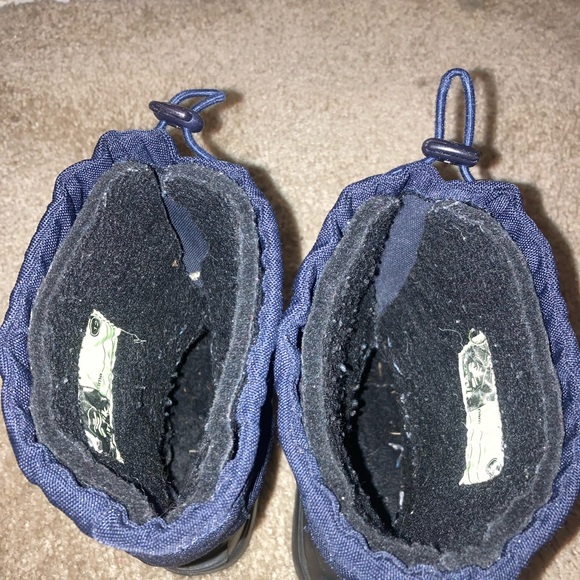 Kamik snow boots with removable liner - Picture 8 of 8